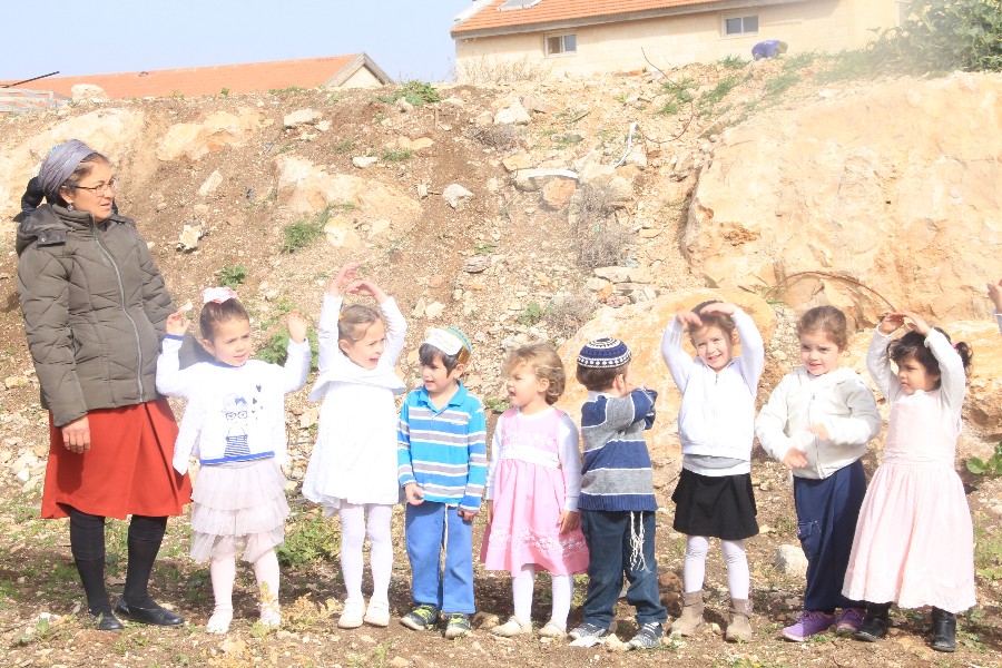 נטיעות בתשעת הבתים ביום השנה להריסתם