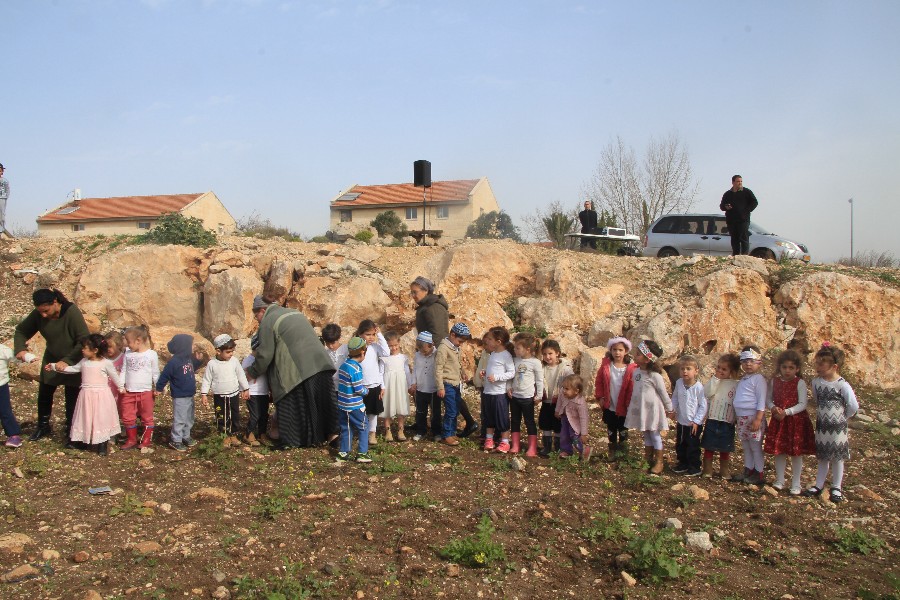 נטיעות בתשעת הבתים ביום השנה להריסתם