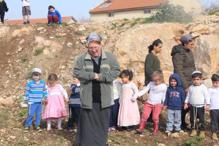 נטיעות בתשעת הבתים ביום השנה להריסתם