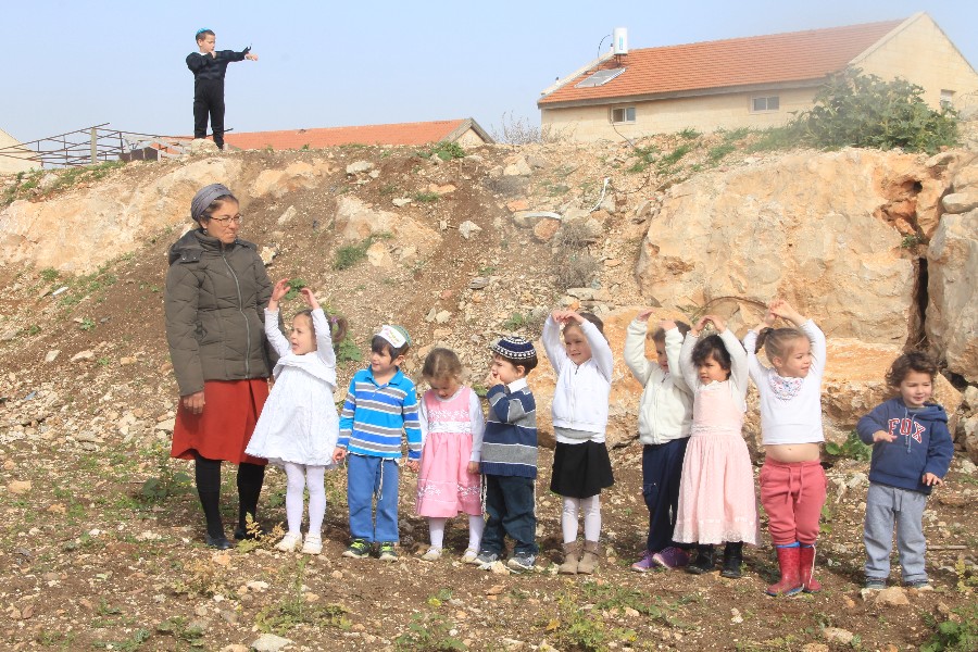 נטיעות בתשעת הבתים ביום השנה להריסתם