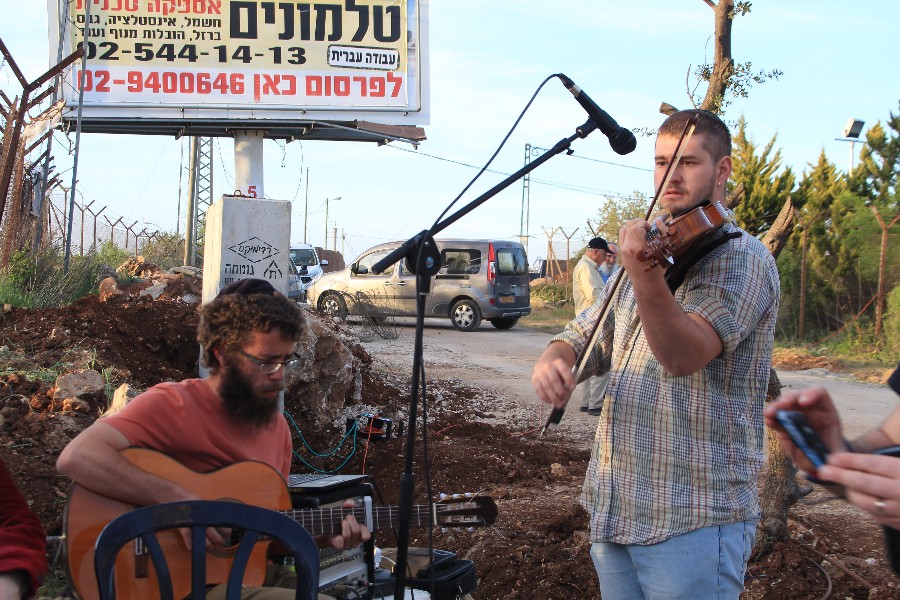 חנוכת אנדרטה לזכרו של אלחי טהרלב