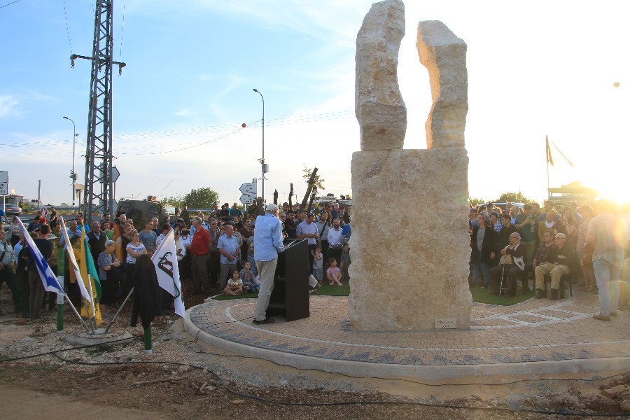 חנוכת אנדרטה לזכרו של אלחי טהרלב