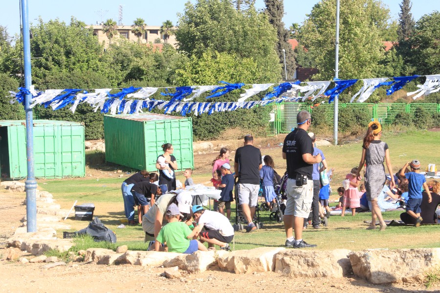 יריד פתיחת הקיץ - כחול לבן
