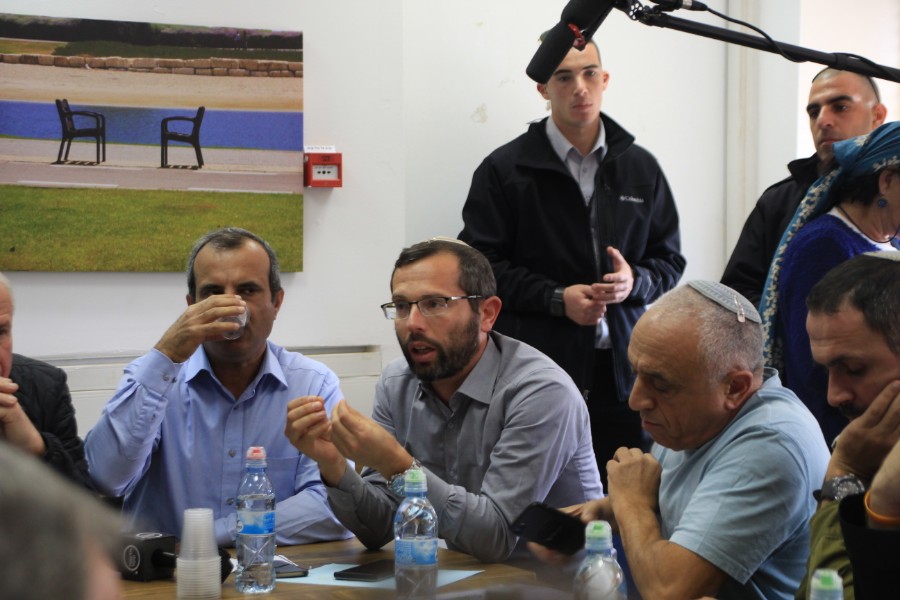 ישיבת ועדת חוץ וביטחון של הכנסת בגלריה בעפרה