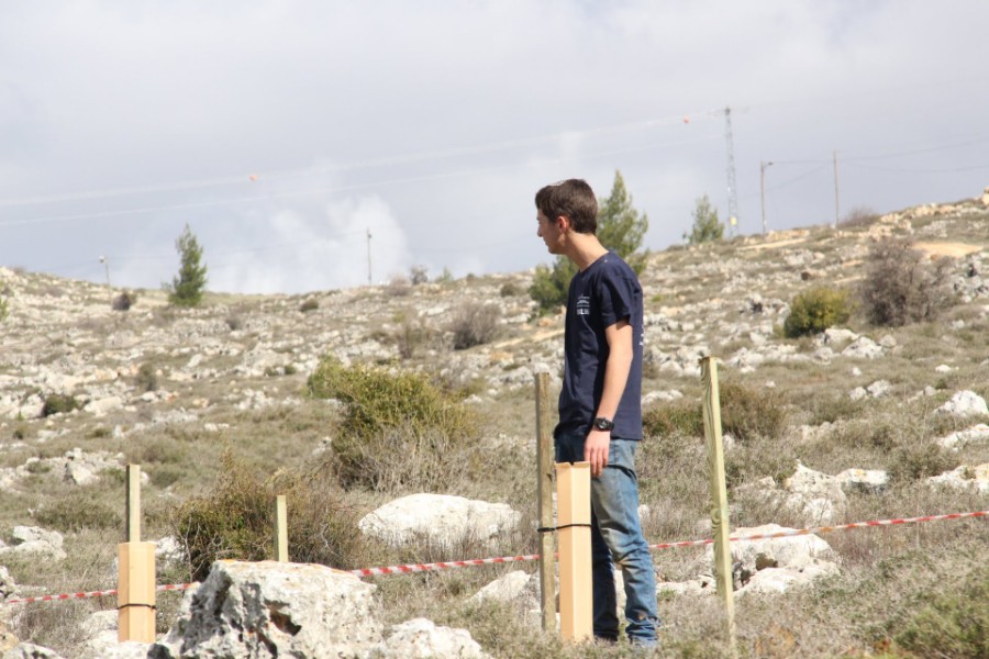 נוער עפרה באירוע נטיעת חורשה לזכר עמיעד ישראל - התינוק שנרצח בפיגוע בכניסה ליישוב