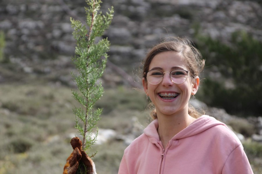 נוער עפרה באירוע נטיעת חורשה לזכר עמיעד ישראל - התינוק שנרצח בפיגוע בכניסה ליישוב