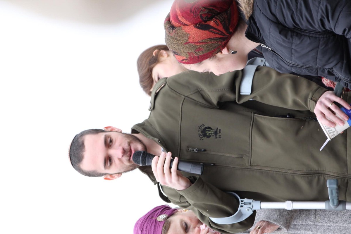נוער עפרה באירוע נטיעת חורשה לזכר עמיעד ישראל - התינוק שנרצח בפיגוע בכניסה ליישוב