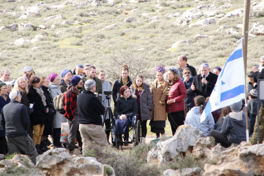 נוער עפרה באירוע נטיעת חורשה לזכר עמיעד ישראל - התינוק שנרצח בפיגוע בכניסה ליישוב