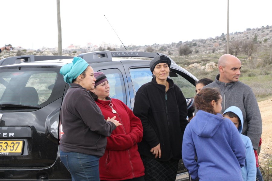 נוער עפרה באירוע נטיעת חורשה לזכר עמיעד ישראל - התינוק שנרצח בפיגוע בכניסה ליישוב