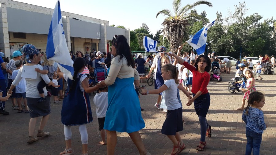 ריקודגלים ביום ירושלים ברחבת המזכירות