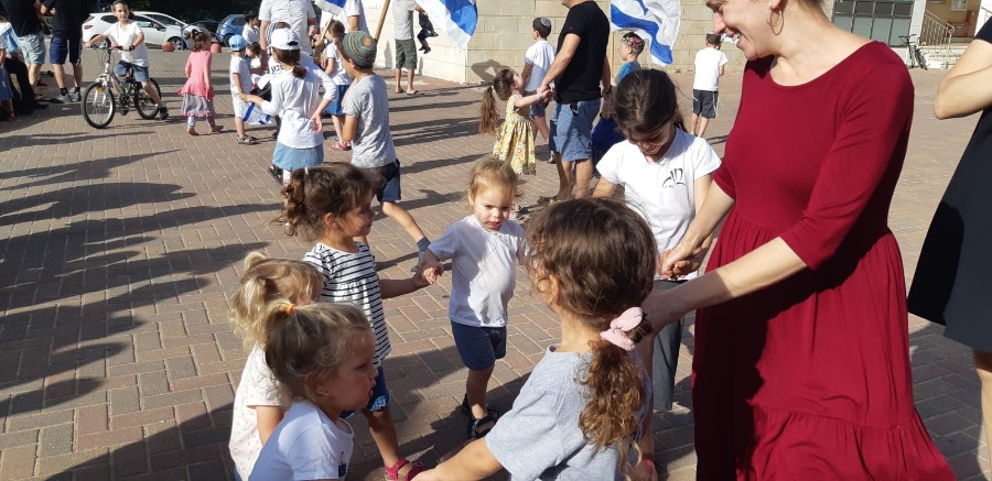 ריקודגלים ביום ירושלים ברחבת המזכירות