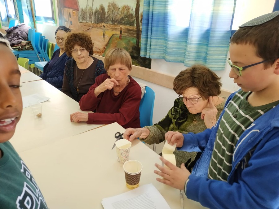 סיירת חלל של בי"ס נחלת בנימין בסדנה עם כיתת הוותיקים