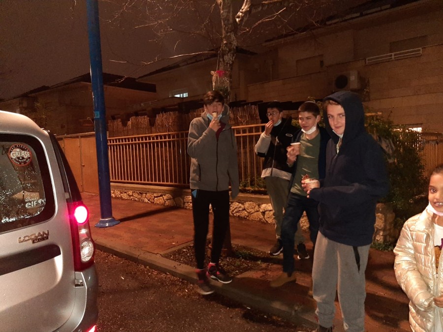 סיבוב הפתעות ופינוקים לנוער