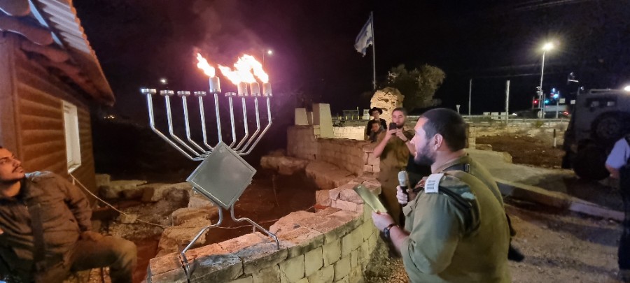 הדלקת נר שלישי של חנוכה תשפ"ב בבית פיני