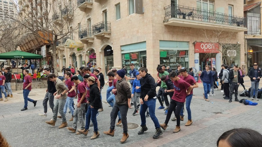 התרמה לקייטנת עמית במדרחוב בירושלים