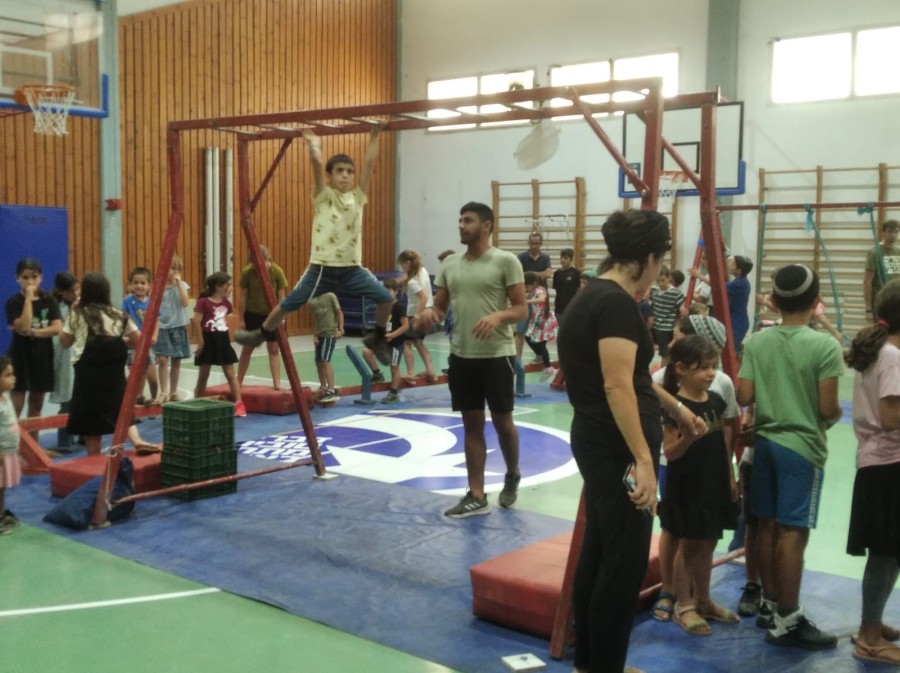 פעילות נינג'ה באולם ספורט