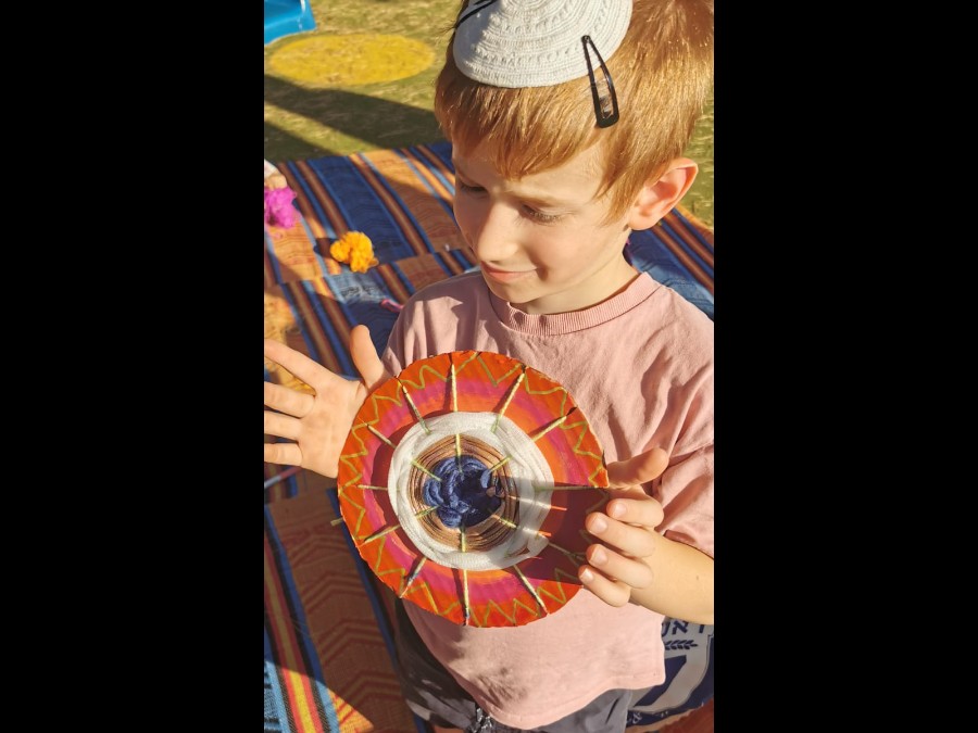 פעילות אריגה עם קרול בלמס