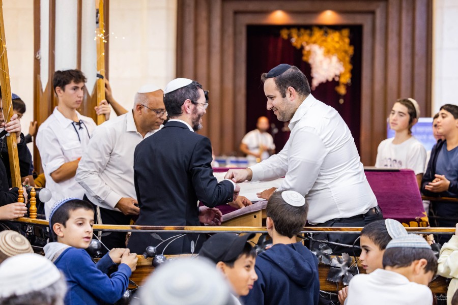 מעמד הכתרת הרב אחיה בן פזי | צילם: ברוך גרינברג