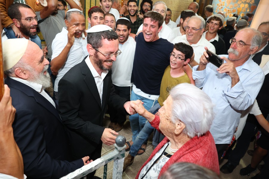 מעמד הכתרת הרב אחיה בן פזי | צילם: יהושע מנשה