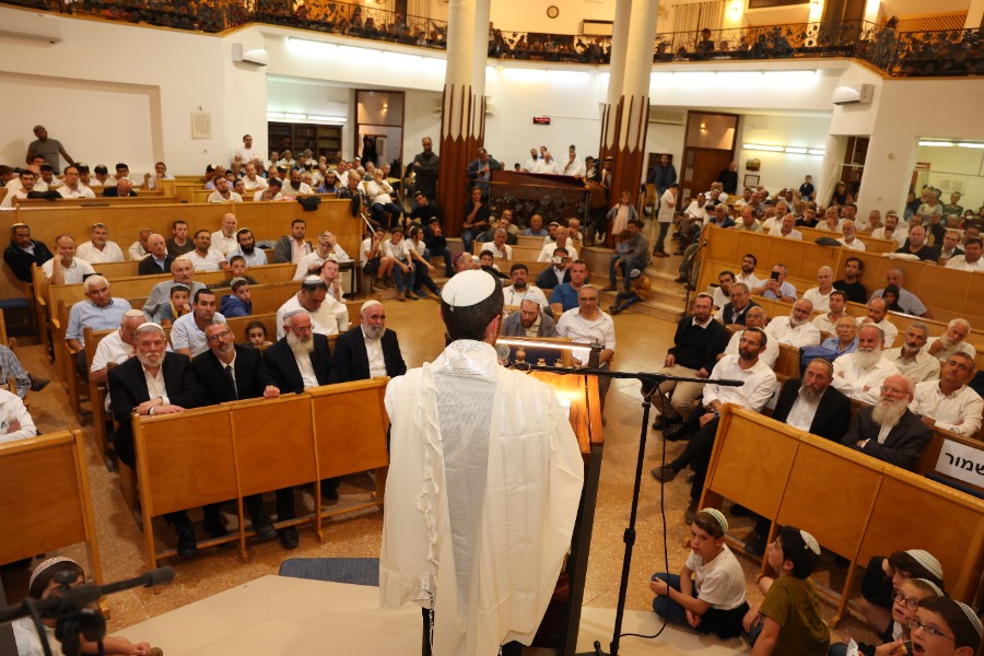 מעמד הכתרת הרב אחיה בן פזי | צילם: יהושע מנשה