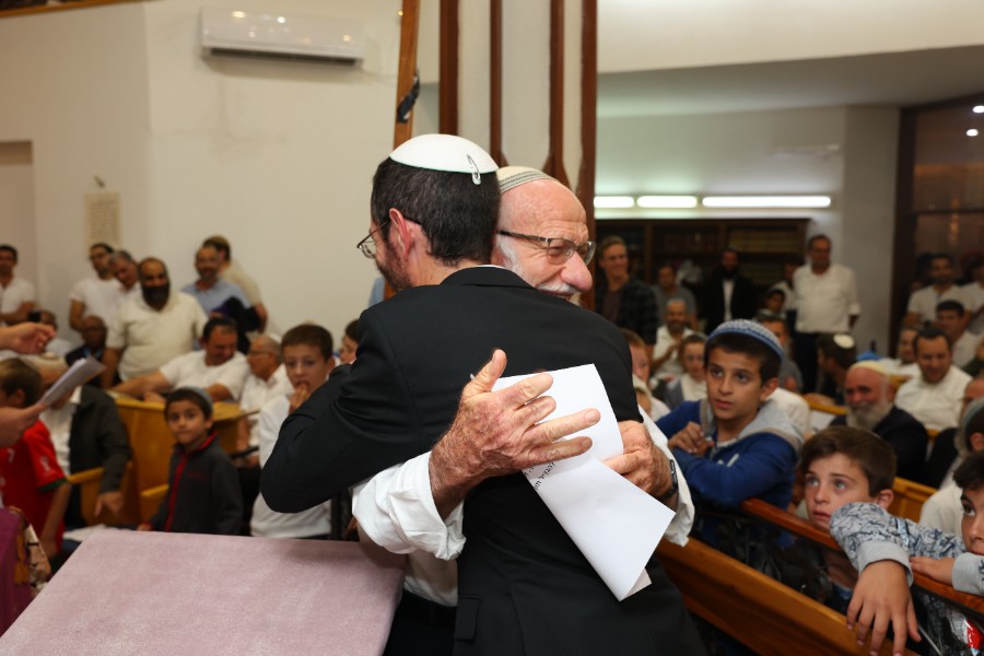 מעמד הכתרת הרב אחיה בן פזי | צילם: יהושע מנשה