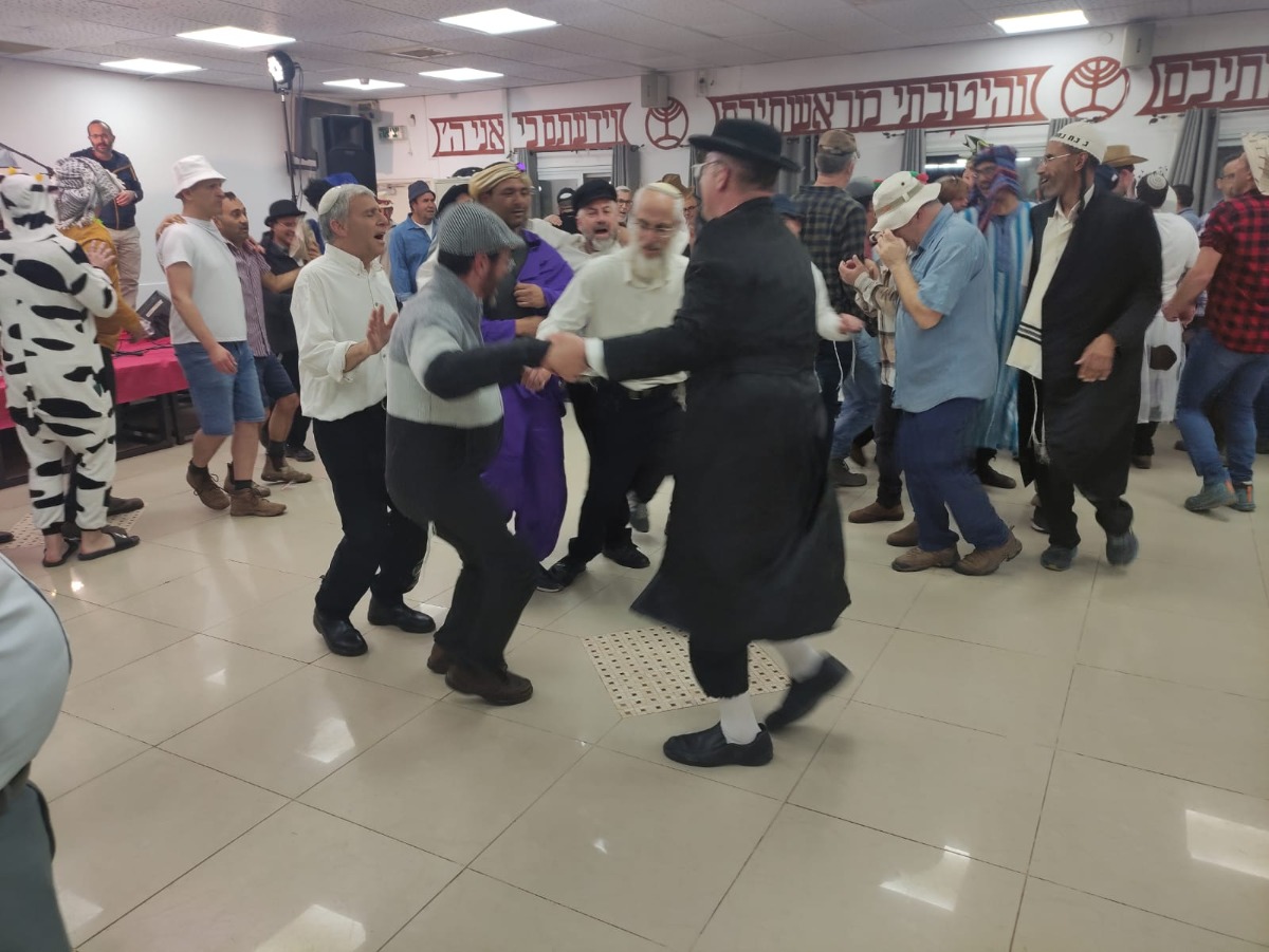 הטיש היישובי - פורים תשפג בעפרה