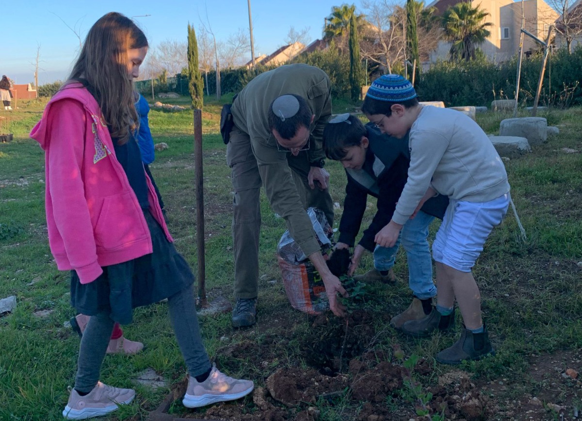 נטיעות במתחם תשעת הבתים - שבט תשפ"ד