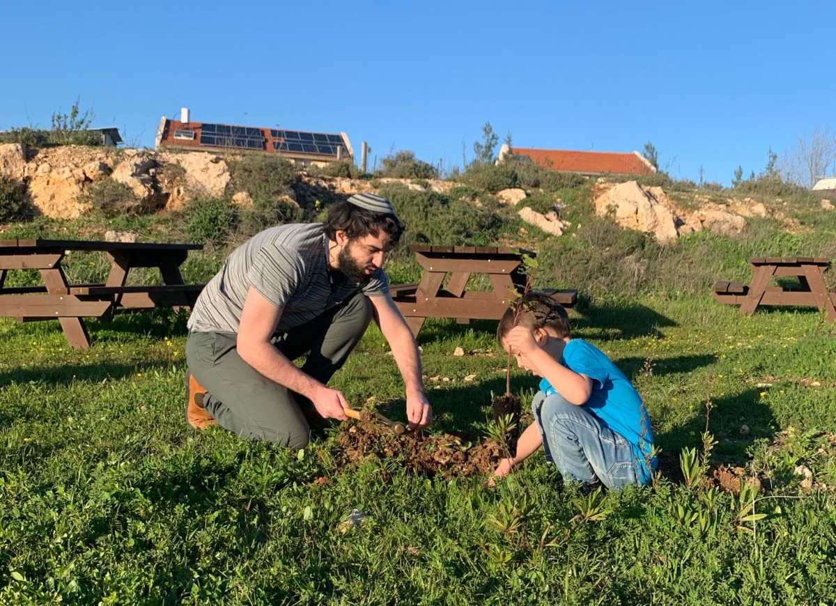 נטיעות במתחם תשעת הבתים - שבט תשפ"ד