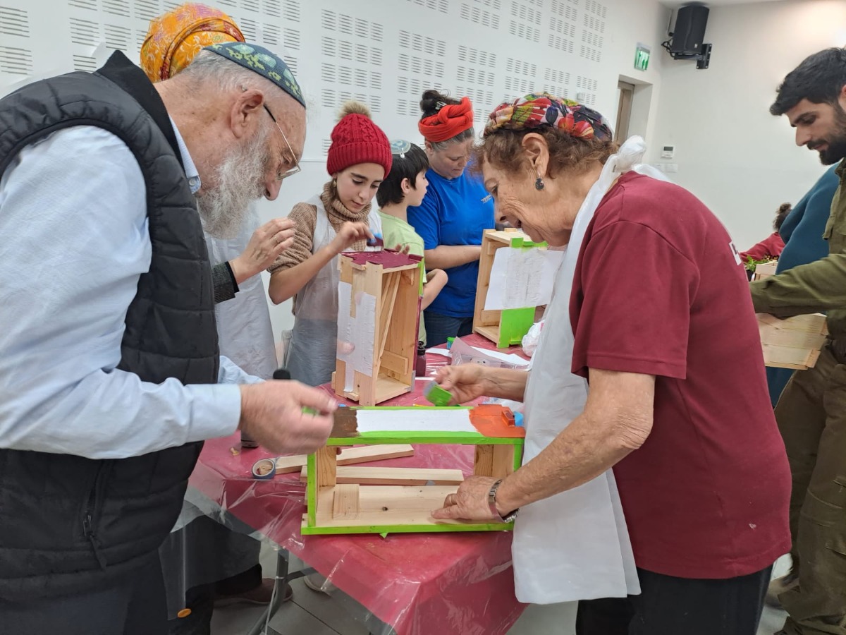 קהילת עפרה מחבקת את נופליה - בניית אדניות לכל המשפחה
