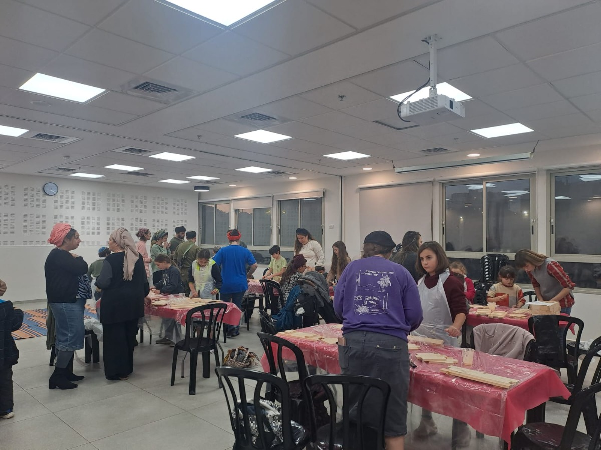 קהילת עפרה מחבקת את נופליה - בניית אדניות לכל המשפחה