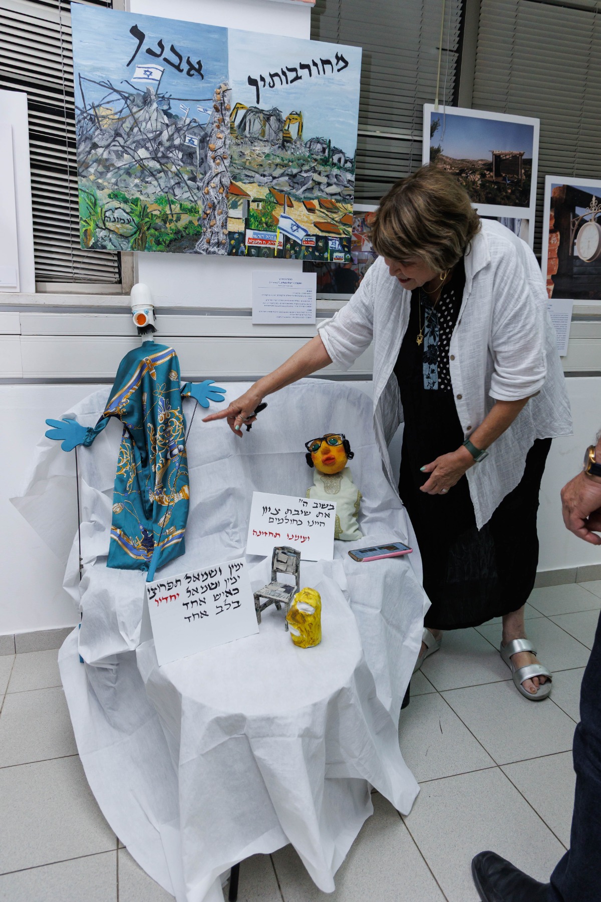 פתיחת תערוכת אמנים לשנת היובל - צילם רועי גרינברג
