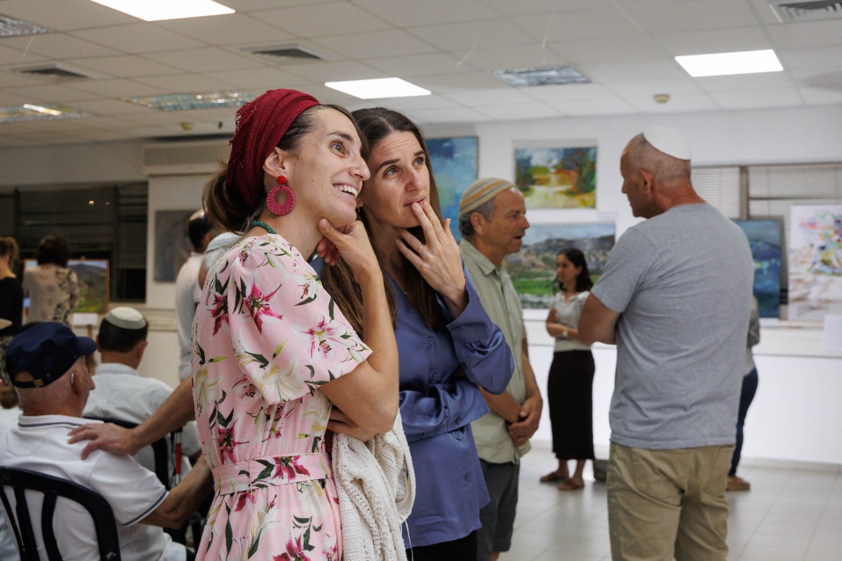 פתיחת תערוכת אמנים לשנת היובל - צילם רועי גרינברג