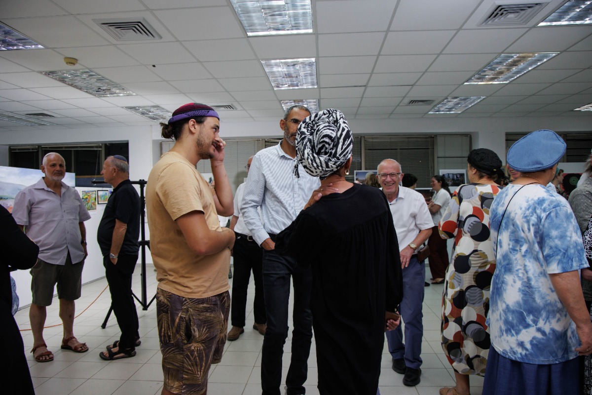 פתיחת תערוכת אמנים לשנת היובל - צילם רועי גרינברג