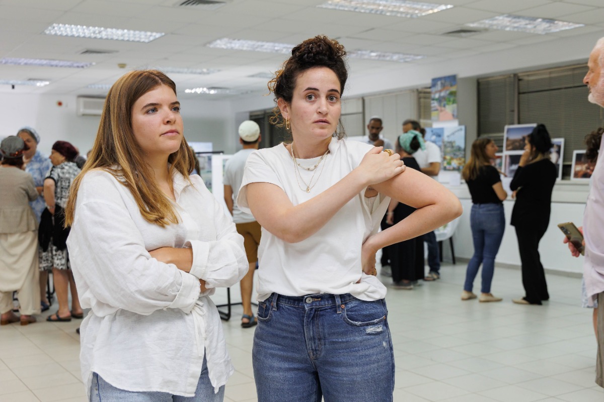 פתיחת תערוכת אמנים לשנת היובל - צילם רועי גרינברג