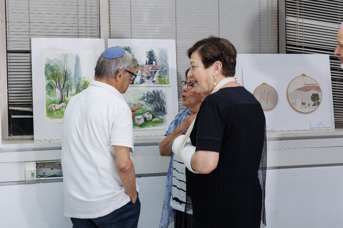 פתיחת תערוכת אמנים לשנת היובל - צילם רועי גרינברג