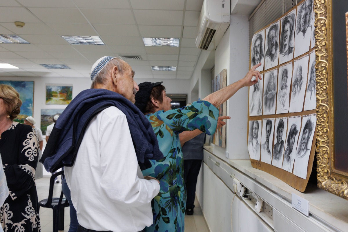 פתיחת תערוכת אמנים לשנת היובל - צילם רועי גרינברג