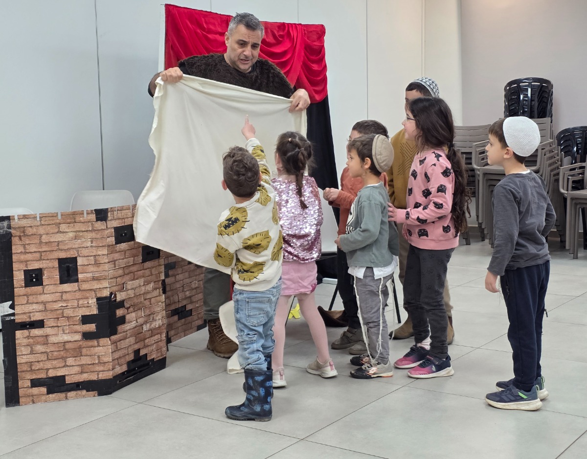 שעת סיפור בספרייה - הצגה עם עמית בן יעקב