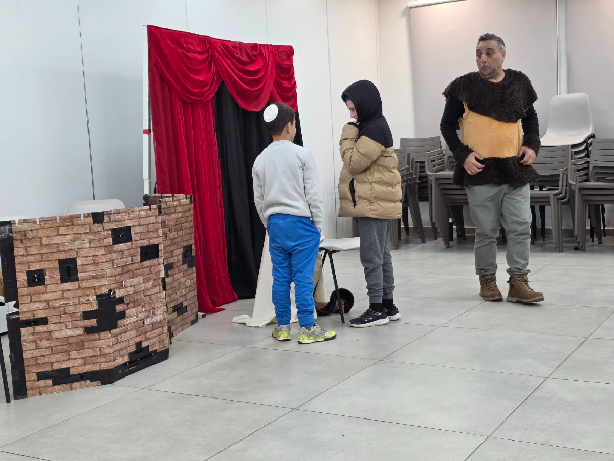 שעת סיפור בספרייה - הצגה עם עמית בן יעקב