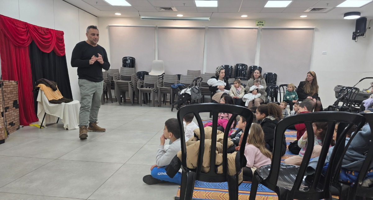 שעת סיפור בספרייה - הצגה עם עמית בן יעקב