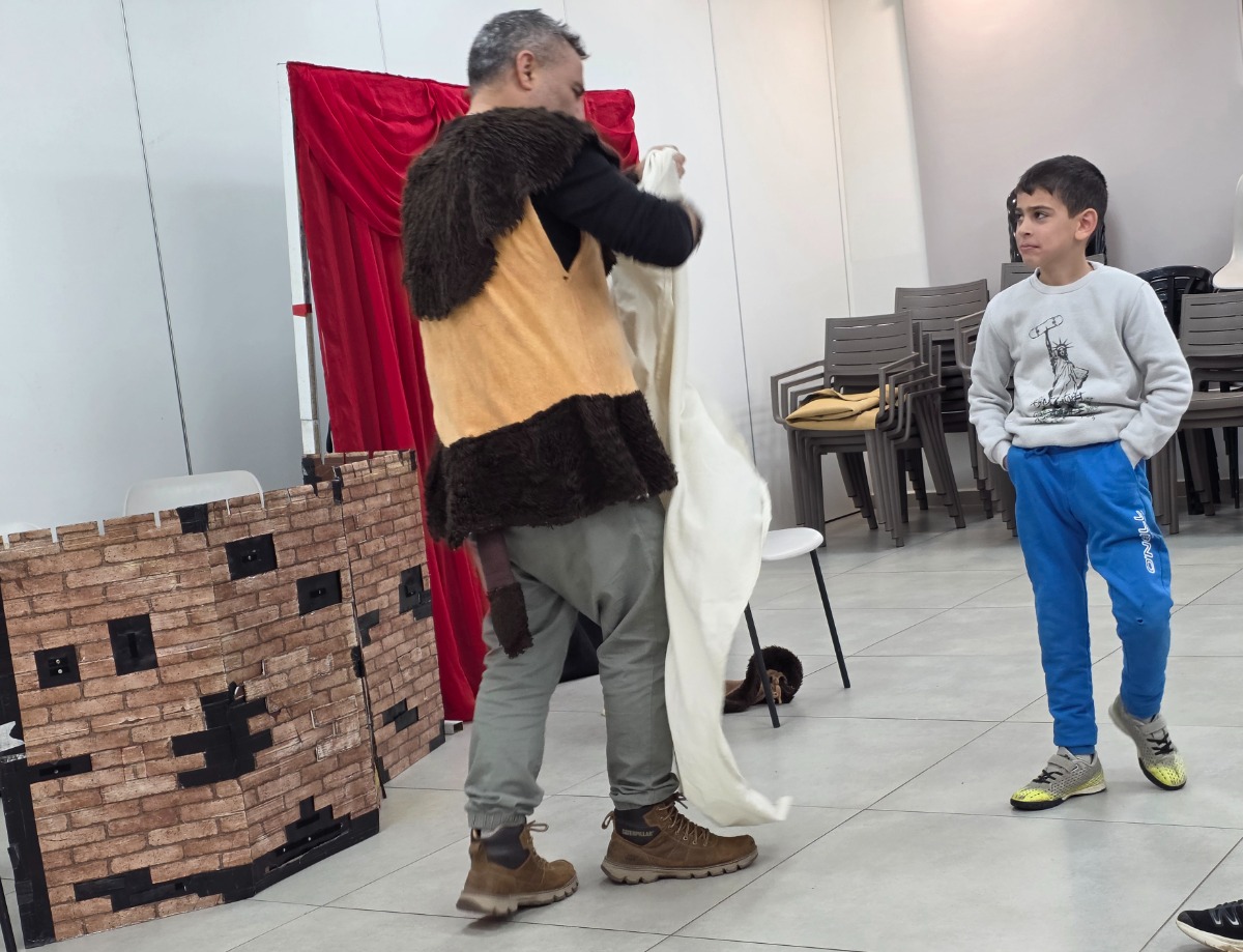 שעת סיפור בספרייה - הצגה עם עמית בן יעקב