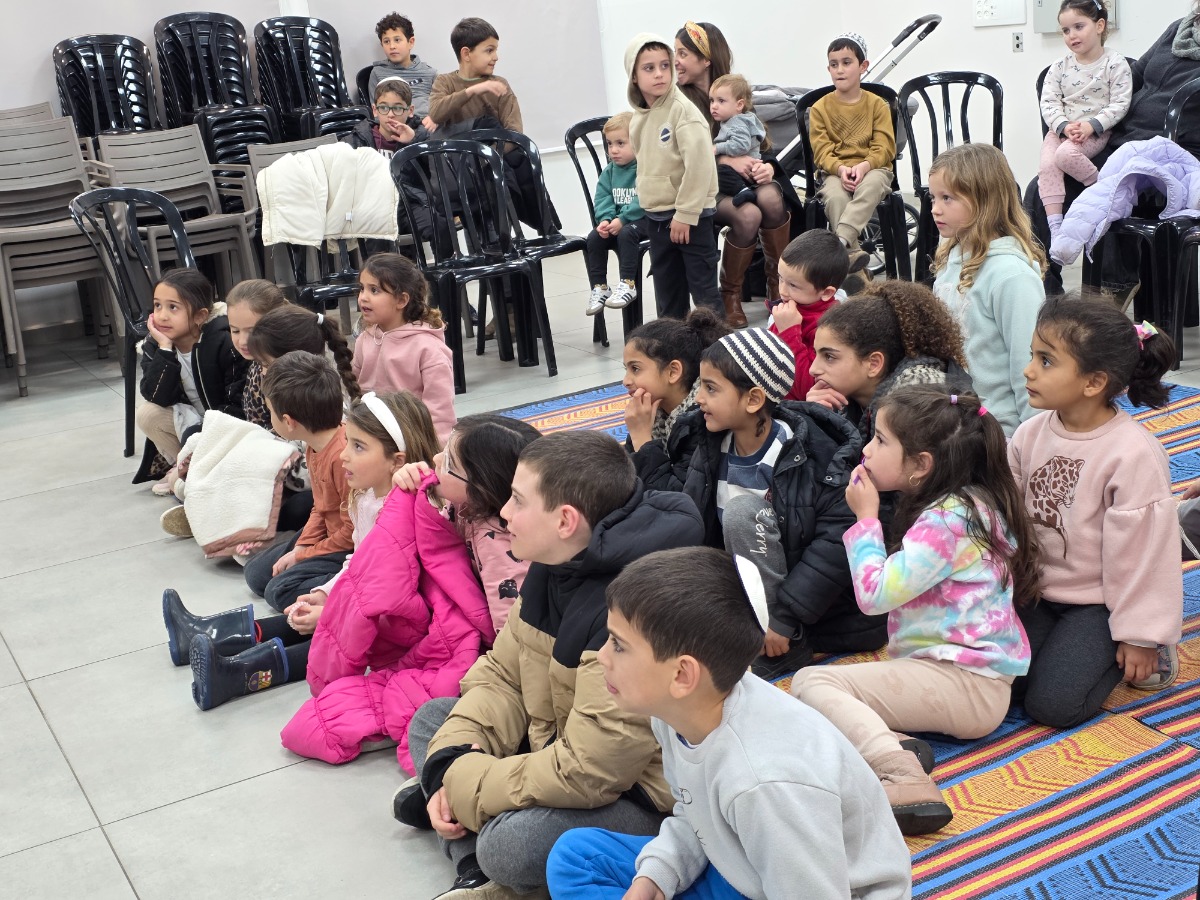 שעת סיפור בספרייה - הצגה עם עמית בן יעקב