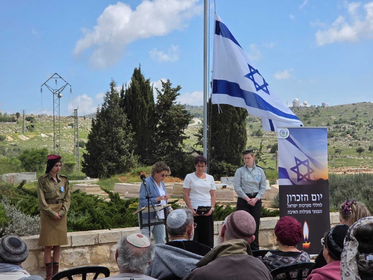 טקס יום הזכרון תשפ"ו בבית העלמין בעפרה